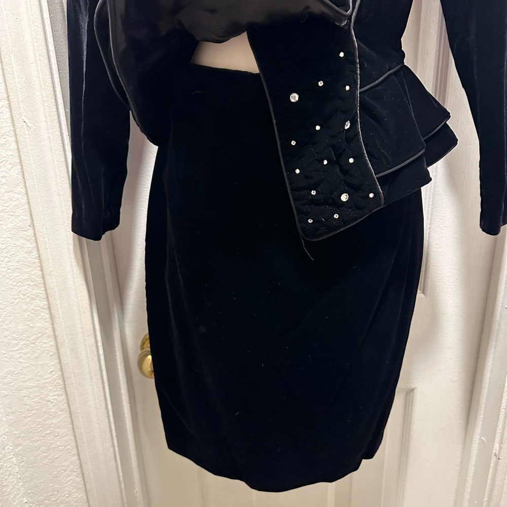 Vtg J.Harris Black Velvet Rhinestone Formal 2 Pc Suit Skirt & Keyhole Jacket 6 - Picture 5 of 16